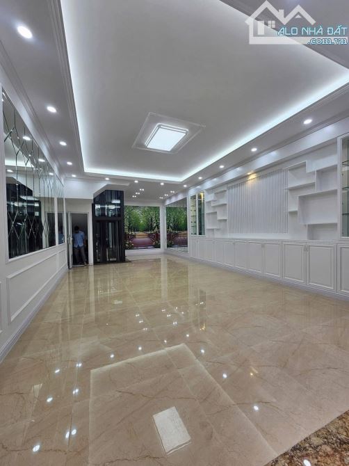 Phân lô ô tô vào nhà gần Phùng Chí Kiên. 60m2, 6 tầng, mặt tiền 5.5m, thang máy. Giá 26.8 - 2