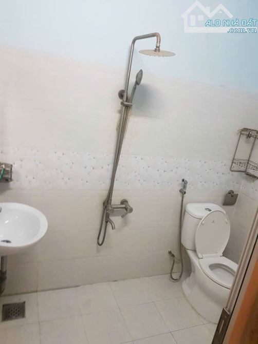 Nhà đẹp góc 2 mặt tiền xe hơi ngủ trong nhà - 2