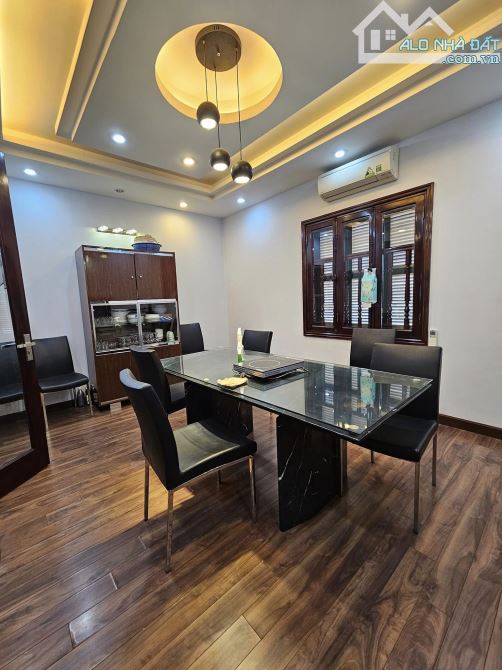 Bán căn nhà tại 140 NGỌC THỤY - vỉa hè ô tô tránh - 60m 5tầng kinh doanh - giá tốt. - 2