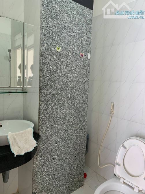 SÁT MẶT TIỀN, BÁN NHÀ BÌNH THẠNH - HẺM 5m NGUYỄN XÍ,GẦN VINCOM PLAZA 5 TẦNG,8PN 30tr/th - 2