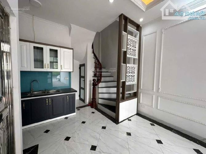 🏡 BÁN NHÀ NGUYỄN KHOÁI – 30M² – 5 TẦNG – Ô TÔ ĐỖ CỬA – Ở NGAY - 2