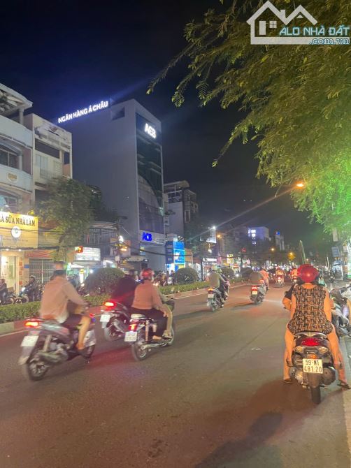Nhà 2 MT Tùng Thiện Vương diện tích 106m - Nguyễn Quyền 5,79m x 21m Nở Hậu 8,37 - 2