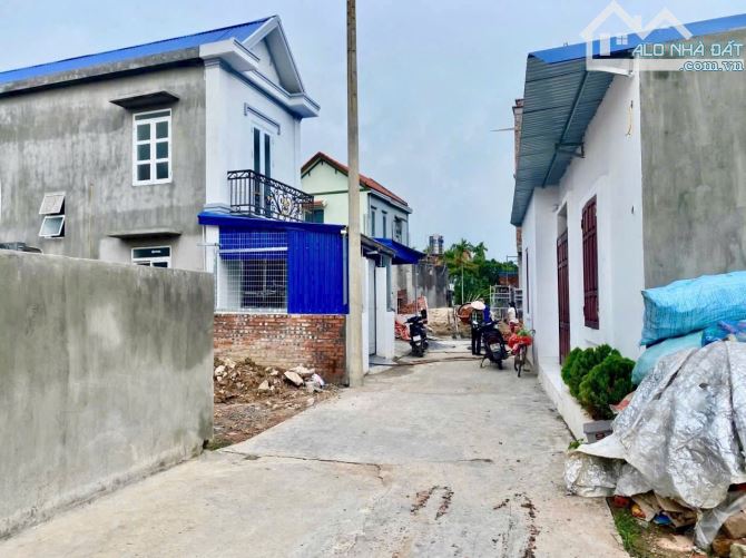 🎉 1 Lô Đông Sơn chủ cần tiền bán 🎉  🍀DT : 60m2 - Ngang4,55m  Hướng Đông Nam . Ngõ ô tô - 2