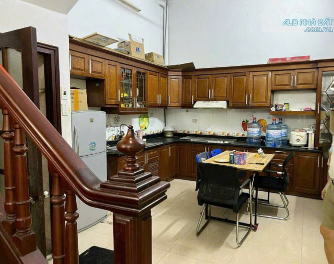 Cho thuê nhà ngõ 1 Trần quốc Hoàn Cầu Giấy, 57m x 4T, 5P, giá 19 triệu, ngõ ô tô - 2