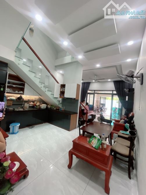 NHÀ 3 LẦU,  (5x18.5), PHÒNG NGỦ TRỆT, HOÀN CÔNG, HẺM 6M, CHỈ 3 ĐỒNG TL - 2