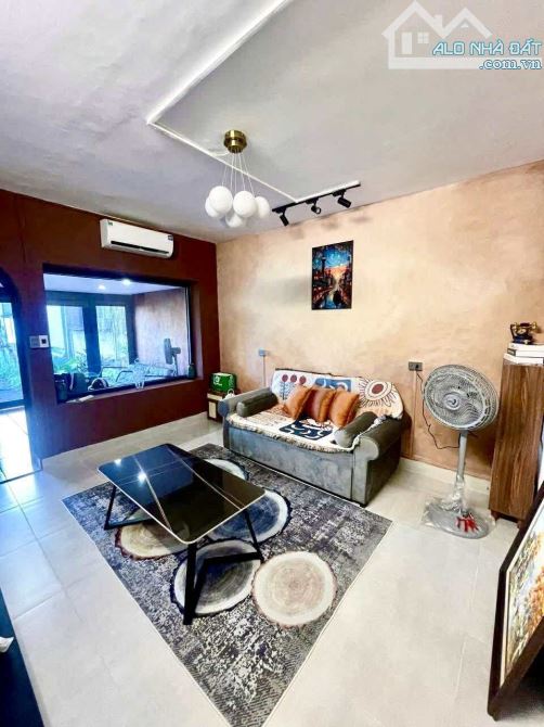 NHỈNH 8 tỷ CÓ CĂN HỘ PHỐ LỚN 80m2- 3 BƯỚC RA NHÀ HÁT LỚN - THOÁNG SÁNG - 2