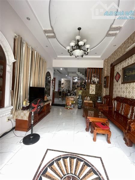 Bán biệt thự ngay Thống Nhất, phường 11, Gò Vấp, 170m2, ngang 7m, 3 tầng, giá 21 tỷ - 2