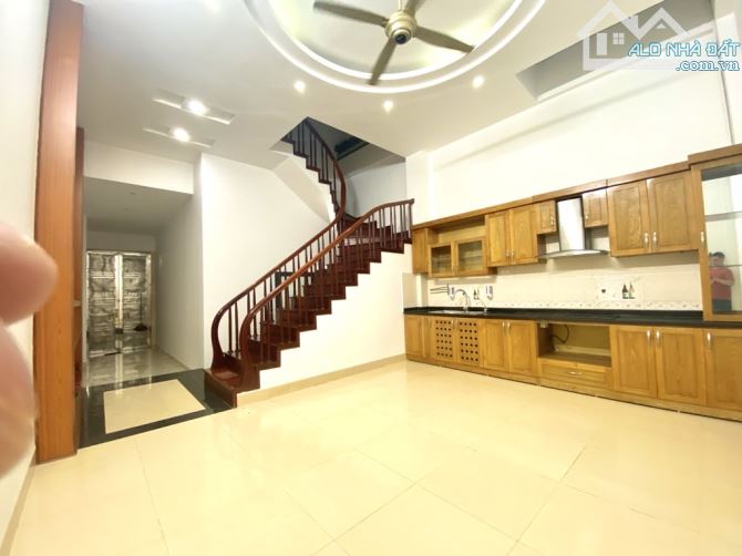 PHỐ PHẠM TUẤN TÀI - 62M2 x 6T - ĐƯỜNG 10M - KD SẦM UẤT - GIÁ 32 TỶ. - 2
