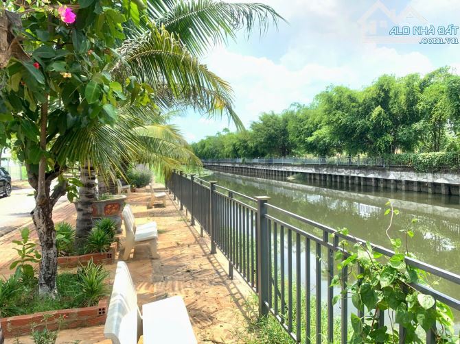Chủ cần bán lô đất trong khu đô thị ven sông ngay QL13 - đường 16m - đất 150m2 full thổ cư - 2