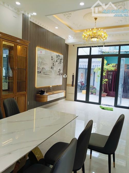 NHÀ MỚI - ĐẸP - GIÁ RẺ. VỊ TRÍ VÍP HẺM XE HƠI CHỈ 30M RA LÊ VĂN KHƯƠNG. - 2