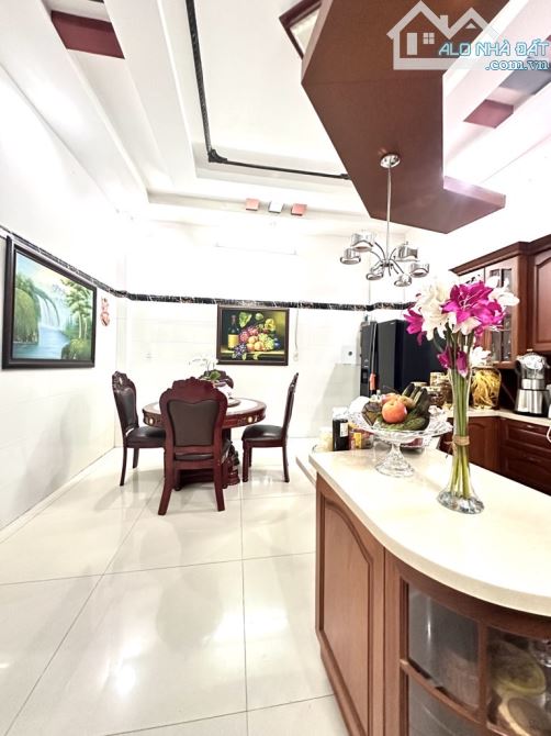 TRUNG TÂM GV 125M2 NGANG 7.8 NHÀ 4 TẦNG  HẺM XE HƠI TRONG NHÀ - 2