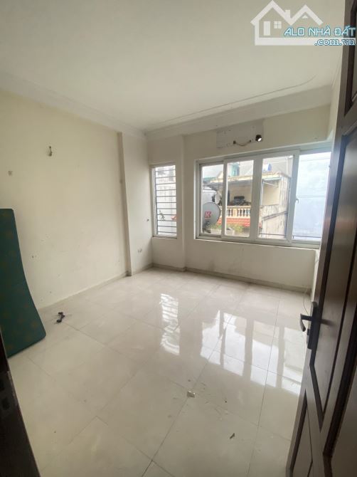 BÁN NHÀ TRIỀU KHÚC LÔ GÓC , Ô TÔ VÀO NHÀ, NGÕ THÔNG 38M2 5 TẦNG GIÁ 8,6 TỶ - 2
