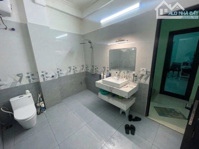 Bán nhà Phường TRƯƠNG ĐỊNH, 3 nhà ra ô tô tránh - 5 Tầng - 40m - Zá chỉ 7 t.ỷ . - 2