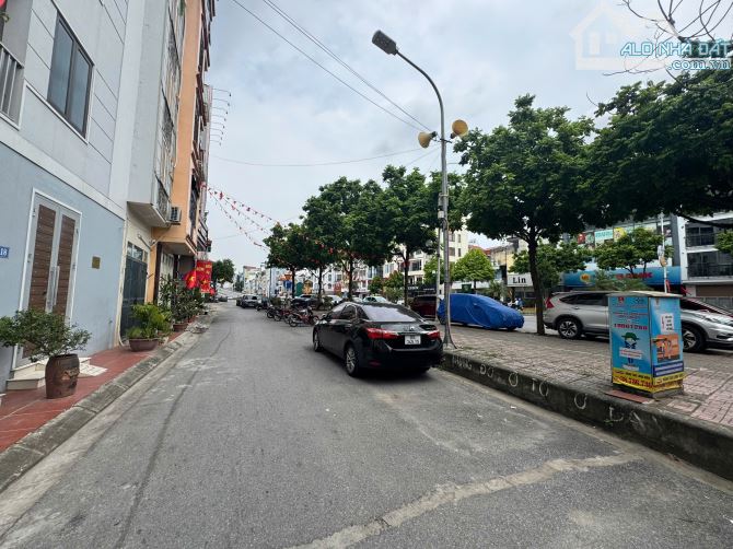 PHỐ HỒNG TIẾN - HƠN 23 TỶ - LÔ GÓC - MẶT TIỀN QUYỀN LỰC - Ô TÔ TRÁNH - 2