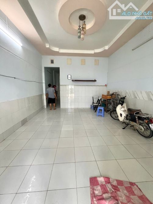 Cần bán gấp căn nhà 1/ Đ. Lê Lợi, Tân Hiệp, Hóc Môn 87m2 SHR giá 880tr - 2