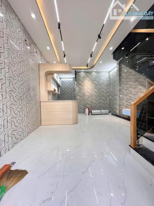 BÁN NHÀ MỚI XÂY ĐẸP HẺM Ô TÔ NGUYỄN THÔNG - 2