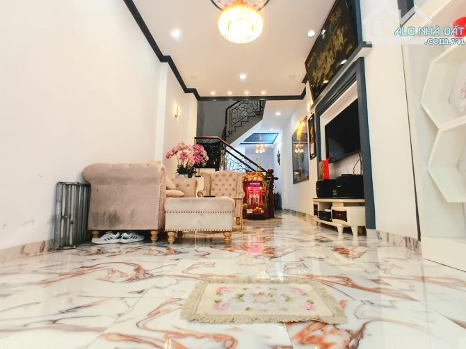 Bán Nhà Siêu Vip P.9 - Q.5 - 53m²(3.5 x 15) 4 Tầng - Có Lối Thoát Hiểm Sau Nhà - 11 Tỷ 💥 - 2