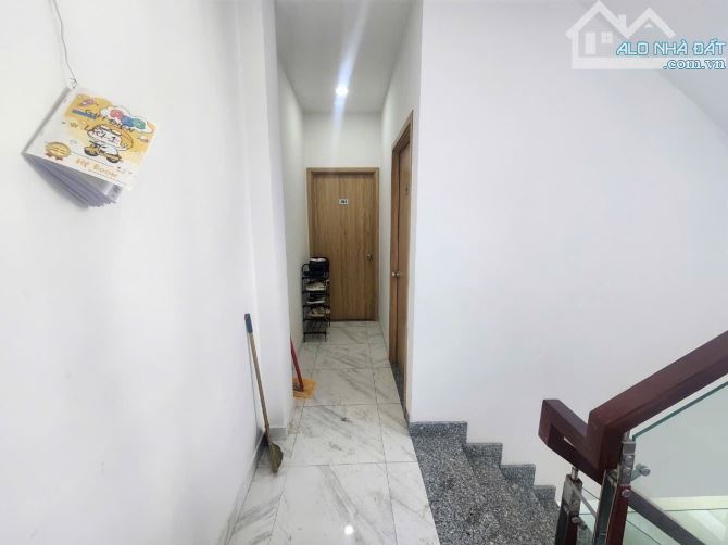 Bán CHDV 4 tầng,10 phòng doanh thu 480 triệu/ năm,ngay trung tâm thủ Đức.chỉ 11,5 tỷ - 2