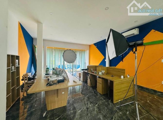 Nhà 3 mê mặt tiền Nguyễn Văn Cừ  -Gần KS Mường Thanh- Diện tích : 5,9m x27,8-Giá 9,9tỷ - 2