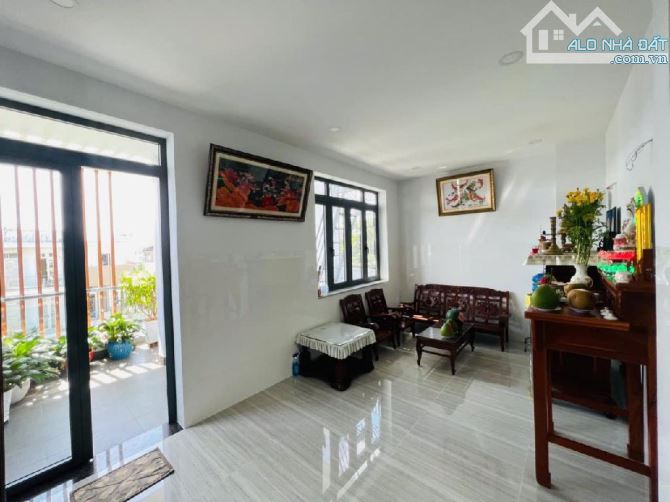 ¹⁰⁷ Quận 2- 96m² NHÀ 3 TẦNG NGANG 6M – HOÀN CÔNG ĐẦY ĐỦ HXH ĐỖ CỬA Lê Văn Thịnh 9,3 tỷ - 2