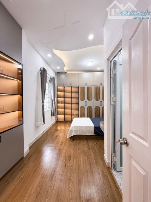 Bán Nhà Phú Nhuận - Siêu VIP - Nhà 3 Tầng - Full Nội Thất - Vào Ở Ngay - Nhỉnh 5 Tỷ - 2