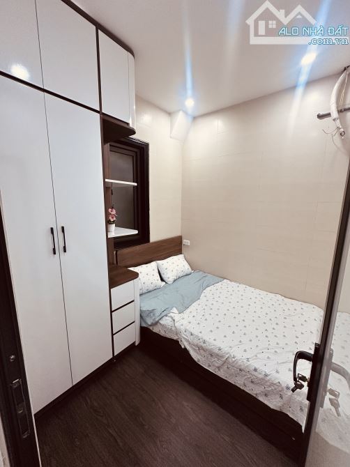 BÁN NHÀ TẬP THỂ TẦNG 1 PHỐ ĐỒNG NHÂN - 42M- 2PN - 2 VS- Ô TÔ CÁCH 15M-TÀI CHÍNH 3 TỶ - 2