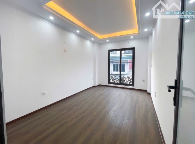 Cho thuê nhà nguyên căn ngõ 249 Yên Duyên , 5 tầng, 40m2, 6 ngủ, giá 11 triệu - 2