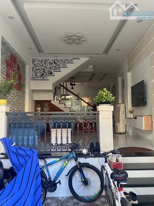 Bán nhà Vĩnh Nguyên-Nha Trang, Đường oto cách trần phú 100m. •DT:79.7m2 ( ngang 4m nở hậu) - 2