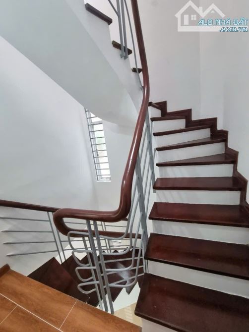 Nhà Mới 5 Tầng Trần cung gần Ngã Tư Hoàng Quốc Việt Lô Góc, Gần Phố 41m2 - 9.8 tỷ - 2