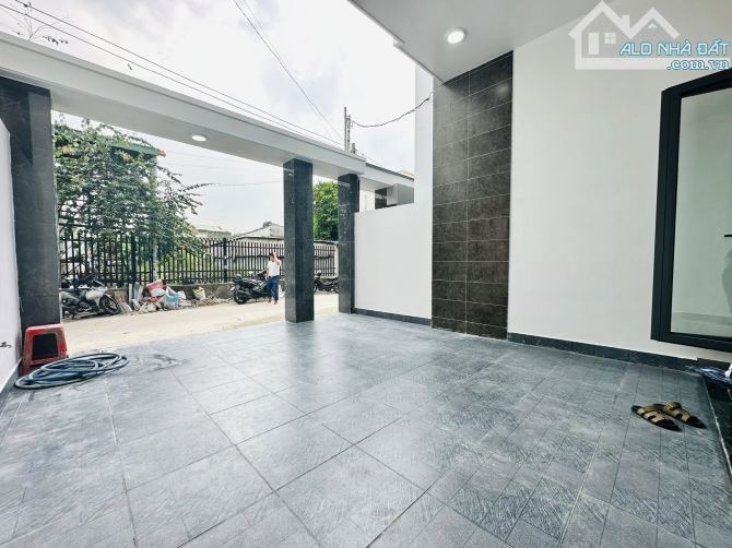 NHÀ 1 TRỆT 1 LẦU – PHÚ HÒA  sân ô tô, phòng khách, 3PN, bếp, 2WC - 2