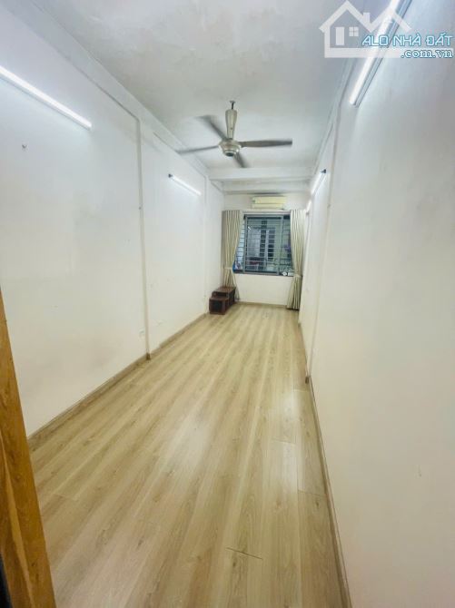 Cho thuê nhà nguyên căn ngõ 219 Tôn Đức Thắng, 33m2 x 4 tầng, 4 ngủ,.3 wc, 12 Triệu - 2