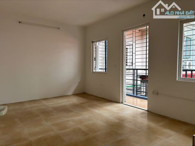 Cho thuê nhà ngõ 198 Bà Triệu, phường Lê Đại Hành, HBT. DT 25m x 3 tầng, giá 11tr8 - 2
