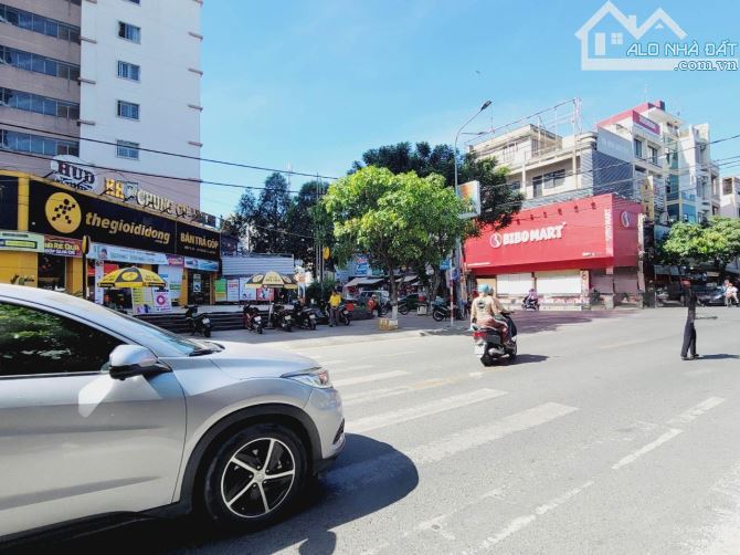 Giá rẻ 15 triệu/tháng. Cho thuê nhà 3 lầu mặt tiền Cách Mạng Tháng 8, gần nhà thiếu Nhi. - 3
