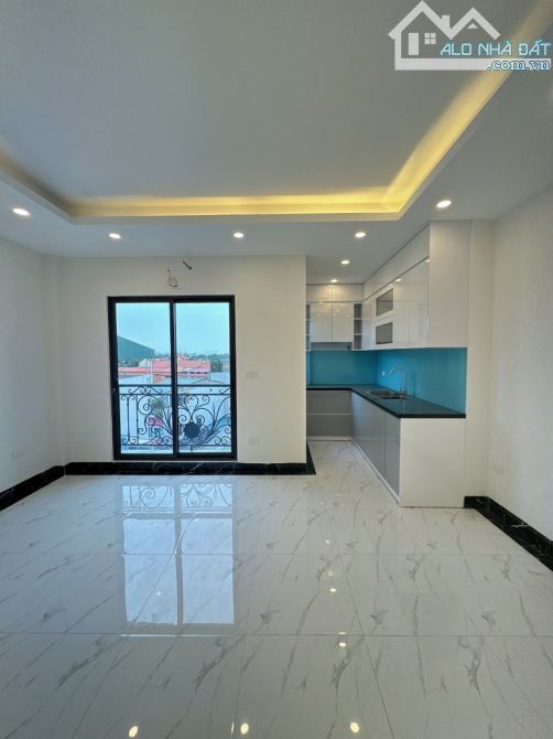 8.8 Tỷ /43 M2 /6 tầng thang máy/ Đê Vàng/ Giang Biên - 3