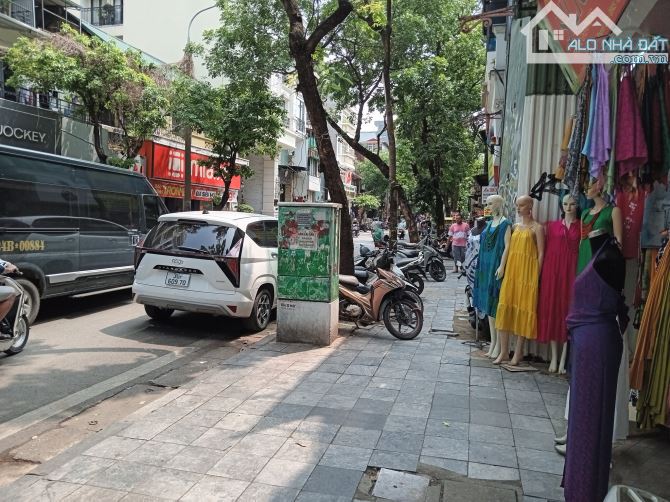 Bán nhà mặt phố Hàng Bông 384m2, mặt tiền 14.5m, giá 189 tỷ