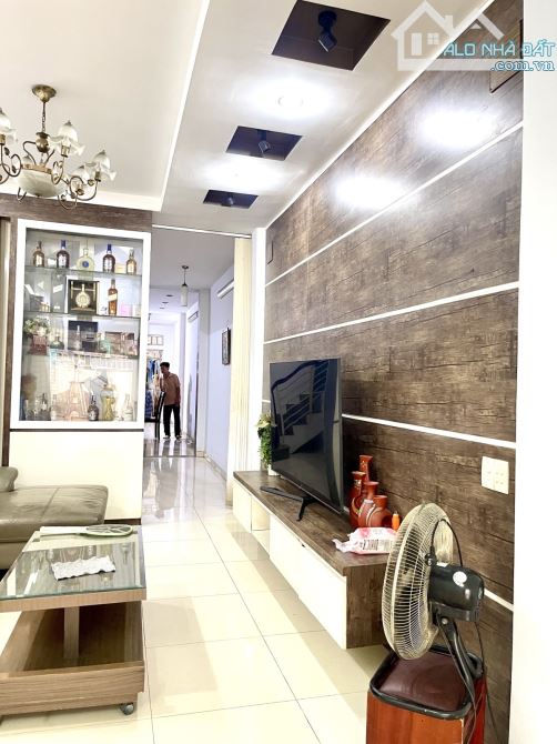 🏡 BÁN NHÀ DƯƠNG BÁ TRẠC – P.1, Q.8 🚘 Ô tô đậu trong nhà – diện tích hiếm gần 100m² 💰 - 3