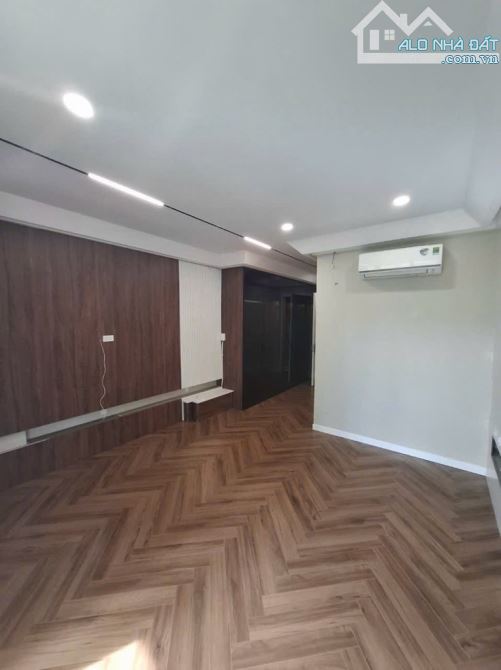 Bán nhà Hồng Tiến -Bồ Đề 6 tầng thang máy ô tô vào nhà - 3
