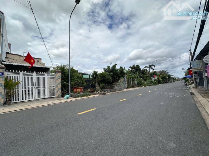 Bán nhà trệt 240 m2 hai mặt tiền truớc sau đuờng Trần Ngọc Giải,phuờng 6 tp Mỹ Tho - 3
