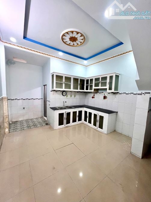 BÁN NHÀ 56 M2- 3 PHÒNG NGỦ- 2 WC- GIÁ 1 TỶ 880TR -GẦN CHỢ NGÃ 5 VĨNH LỘC - GIÁ TỐT - 3