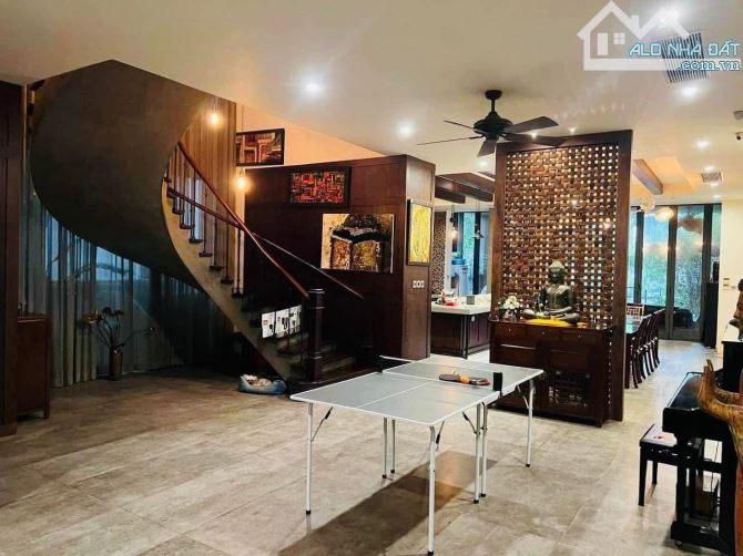Biệt thự Hoa Sữa - Vinhomes Riverside 215m - 5 Tầng nội thất đẹp - giá 99 tỷ - 3
