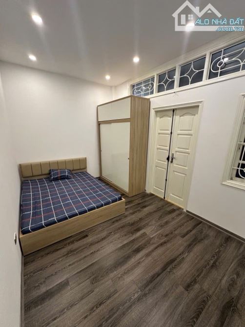 HƠN 5 TỶ . 30M RA Ô TÔ .  NGÕ THÔNG TRƯỚC NHÀ BA GÁC CHẠY .  38M2 . 4 TẦNG .4 NGỦ KHUNG CỘ - 3