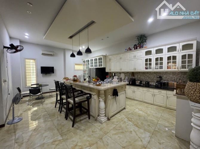 Bán Biệt thự lô góc đường 7m5, Quận Hải Châu, Đà Nẵng - DTXD 1450m² - 5 tầng - 42 tỷ - 2