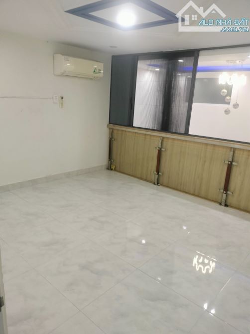 ► Nhà gần MT Lê Độ, 46m2, 3 tầng đúc, sân rộng, 3.x tỷ - 3