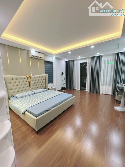 Bán căn nhà tại 140 NGỌC THỤY - vỉa hè ô tô tránh - 60m 5tầng kinh doanh - giá tốt. - 3
