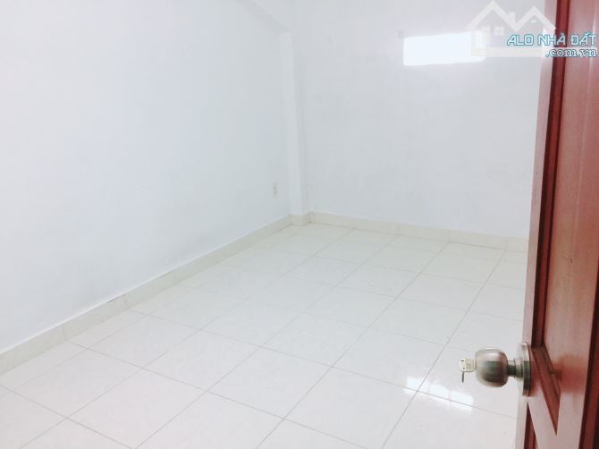 SÁT MẶT TIỀN, BÁN NHÀ BÌNH THẠNH - HẺM 5m NGUYỄN XÍ,GẦN VINCOM PLAZA 5 TẦNG,8PN 30tr/th - 3