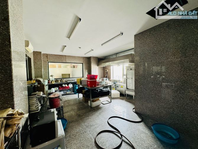 Cho thuê mặt bằng tầng 2 toà khách sạn mặt tiền Nguyễn Xuân Khoát 250M2 riêng biệt 30tr - 3