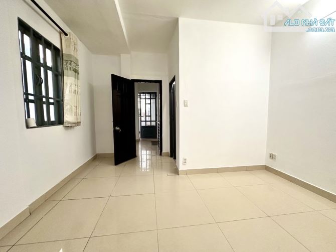 CĂN GÓC 2MT HXH NGUYỄN VĂN QUỲ, 3 TẦNG ĐÚC, 5.5M x 12M, NHỈNH 5 TỶ - 3