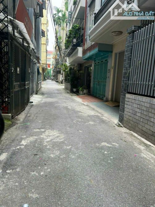 Cho thuê nhà ngõ 1 Trần quốc Hoàn Cầu Giấy, 57m x 4T, 5P, giá 19 triệu, ngõ ô tô - 3