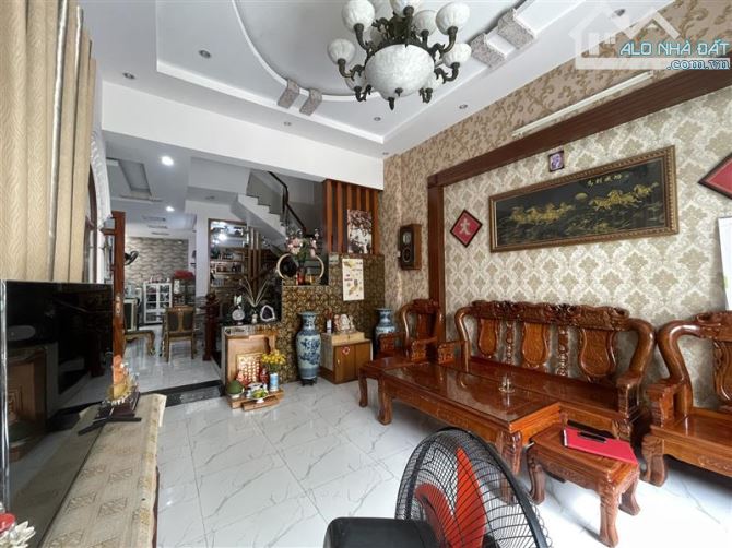 SIÊU PHẨM BIỆT THỰ TÂN CỔ ĐIỂN – FULL NỘI THẤT NGOẠI NHẬP - NGAY QUANG TRUNG -164M² - 3ẦNG - 3