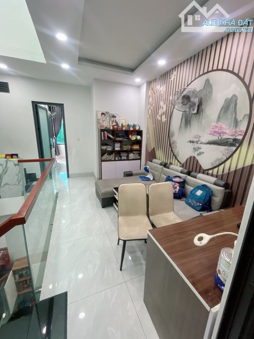 NHÀ 3 LẦU,  (5x18.5), PHÒNG NGỦ TRỆT, HOÀN CÔNG, HẺM 6M, CHỈ 3 ĐỒNG TL - 3